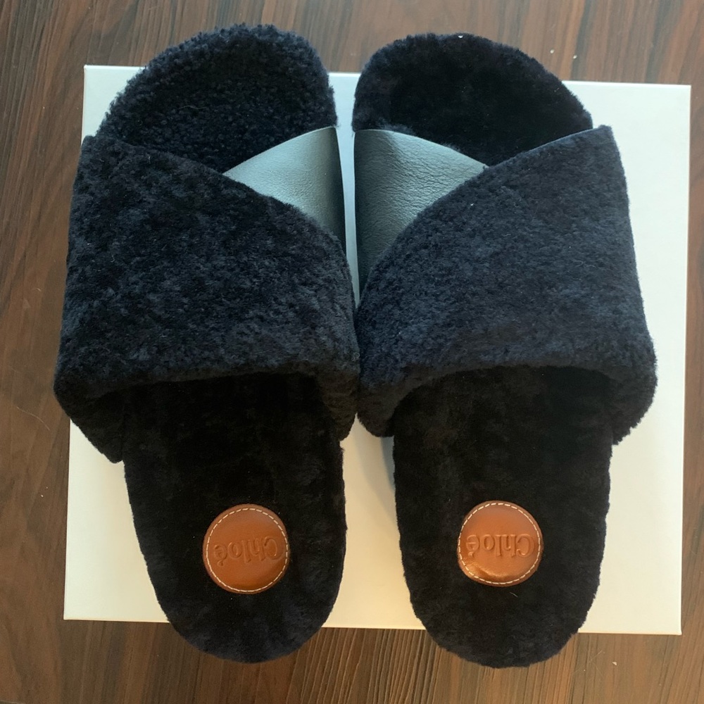 NIB Black Chloe Wavy Shearling Slides